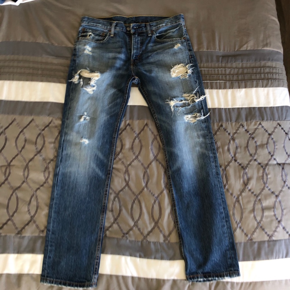 Levi’s ripped jeans